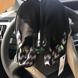 Sanuk Yoga Sling Cruz Prints 6 NWT